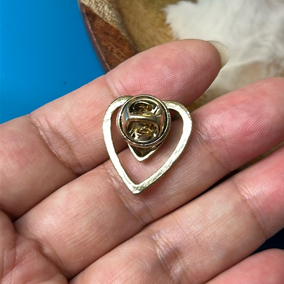 🖤Vtg Double heart lapel pin - Picture 6 of 7